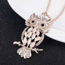 Pendentif chouette couleur or rose avec strass et pierres nacrées
