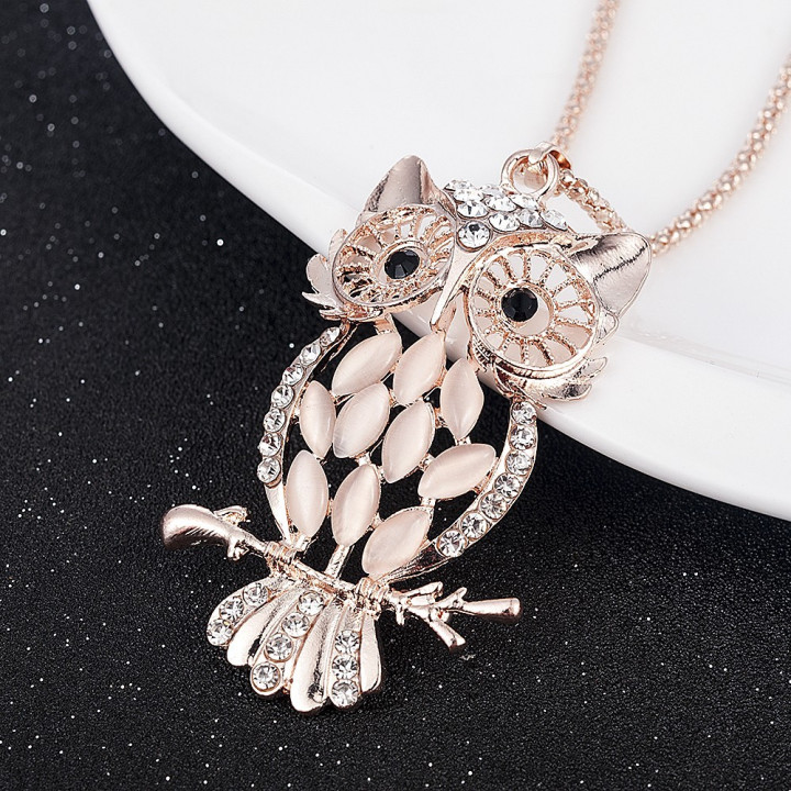 Pendentif chouette couleur or rose avec strass et pierres nacrées