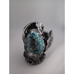 dragon lumineux sur géode