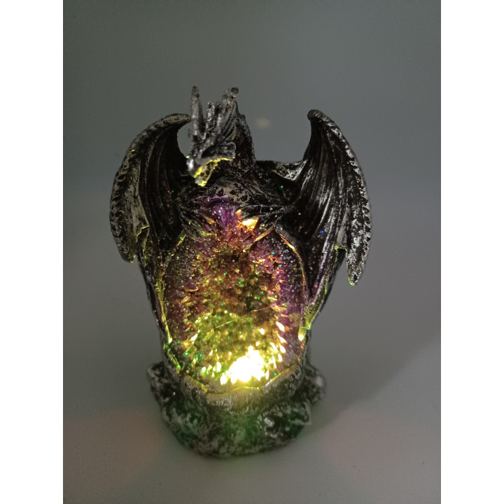 dragon lumineux sur géode