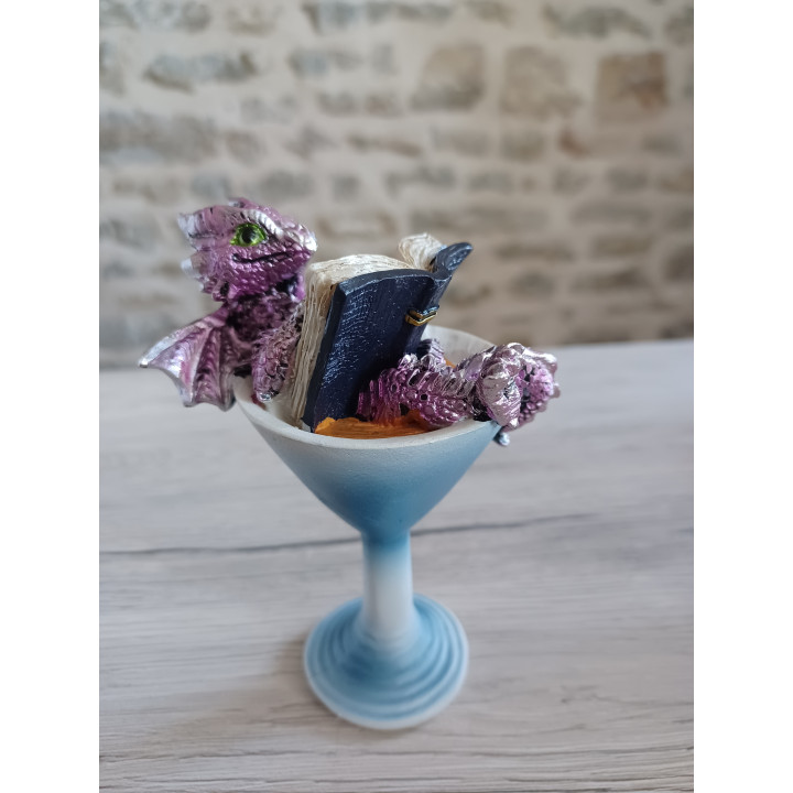 dragon dans verre à cocktai