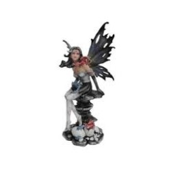 Fée avec oeufs de dragons