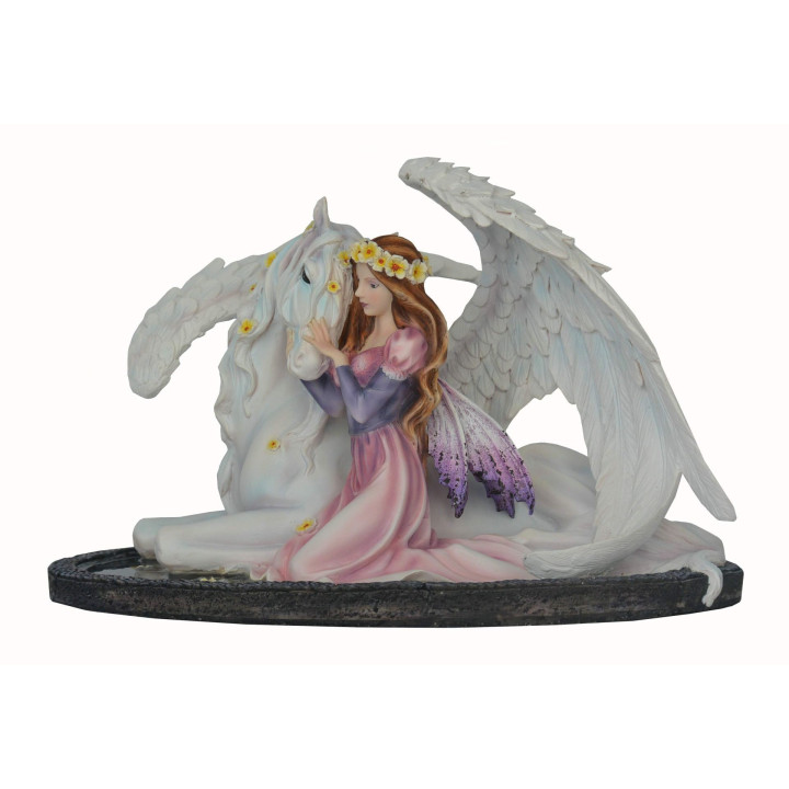 Fée Rosa et sa licorne blanche coucher