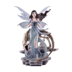 Fée et son dragon squelette