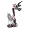 Fée robe noir avec son loup blanc