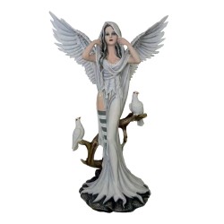 Fée debout et ses 2 oiseaux