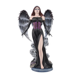 Fée ange sombre et ses petits fantômes menaçants