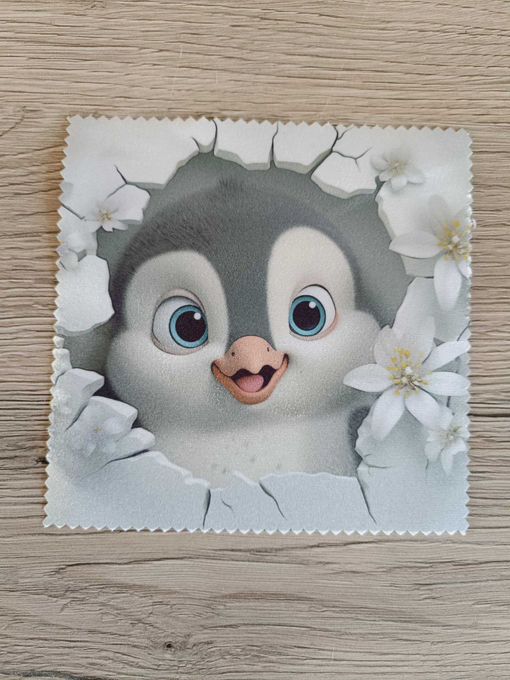 Lingette microfibre illustrée d'un bébé manchot souriant sortant d'une fissure entouré de fleurs blanches
