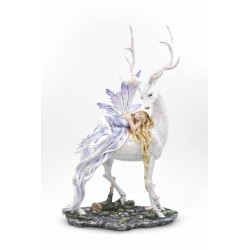 Fée coucher sur son cerf blanc