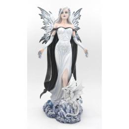 Fée Blanchoir au coté de son dragonnet blanc