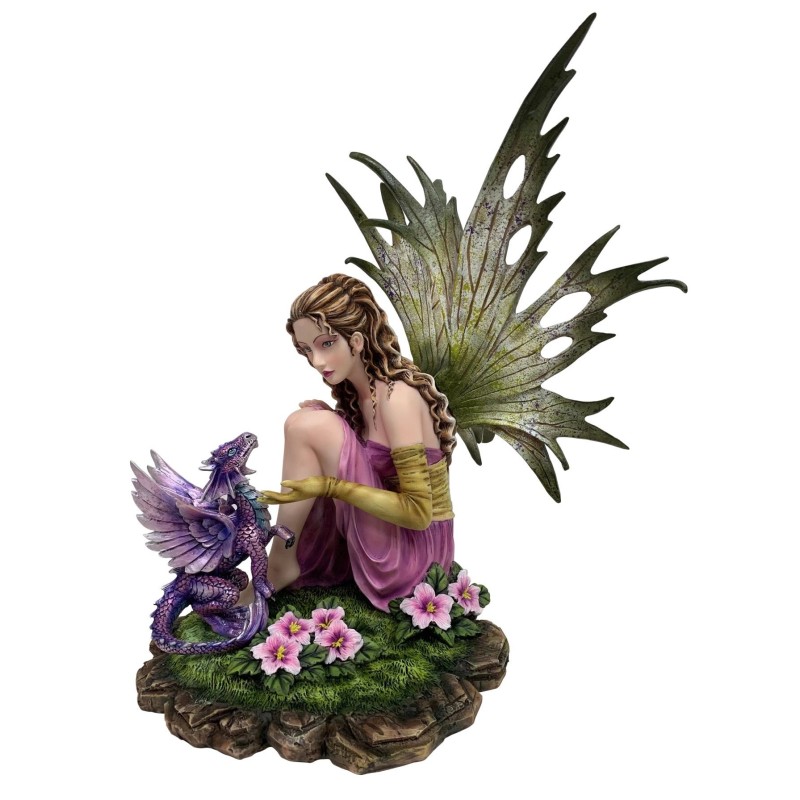 Fée assisse avec son petit dragon violet