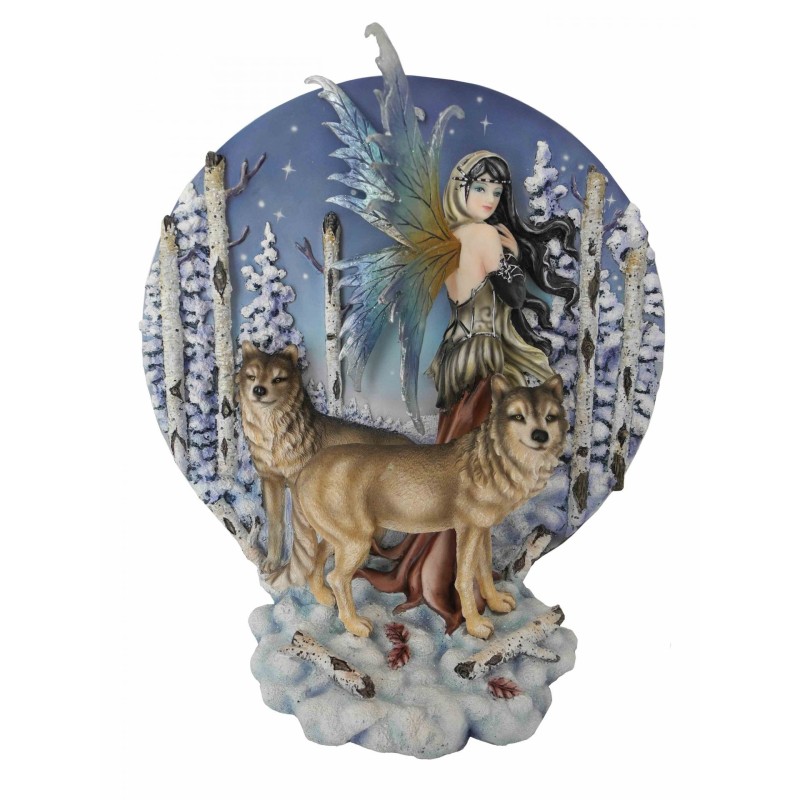 Statue ronde fée accompagnée de deux loups sur un fond de paysage d'hiver