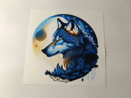 Lingette microfibre carrée avec illustration d'un loup bleu de profil et d'une lune étoilée