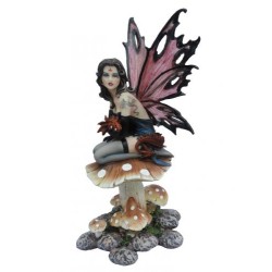 Fée elfe accroupie sur son...