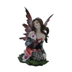 Fée assise dans la nature...