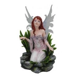 Fée a genoux dans des...