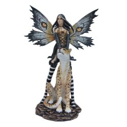 Grande fée debout et son...