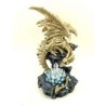 Dragon beige et ses cristaux bleu lumineux