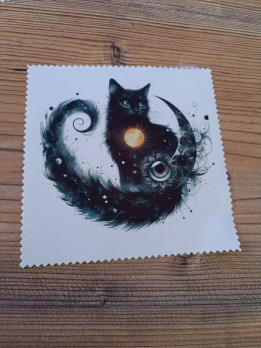 Lingette microfibre blanche avec illustration d'un chat noir fantastique et croissant de lune