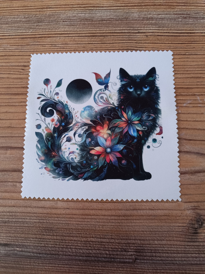 Lingette microfibre blanche avec illustration d'un chat noir aux yeux bleus orné de fleurs multicolores