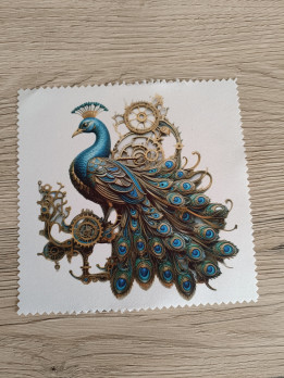 Lingette microfibre blanche crantée décorée d'un paon bleu et de rouages steampunk
