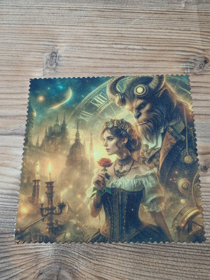 Lingette microfibre illustrée avec une femme tenant une rose et une créature cornue style steampunk