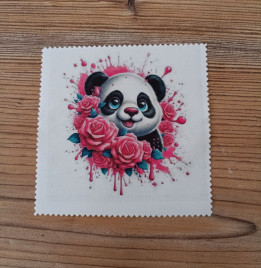 Lingette microfibre blanche crantée illustrée d'un panda souriant entouré de roses roses