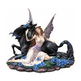 Fée accompagné de sa licorne et son loup