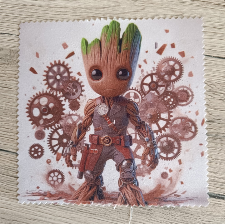 Lingette microfibre crantée ornée d'un petit être végétal en costume d'explorateur entouré d'engrenages steampunk