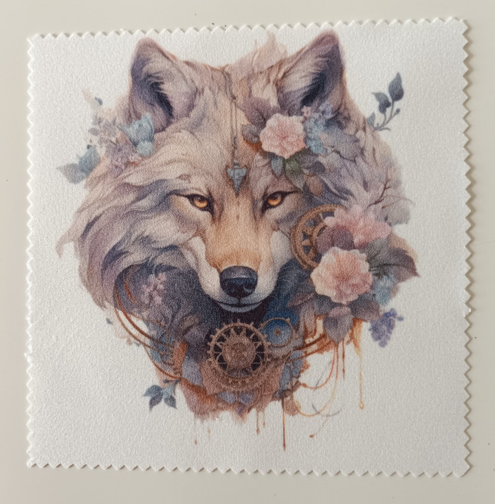 Lingette microfibre carrée avec illustration d'un loup entouré de fleurs et de rouages steampunk