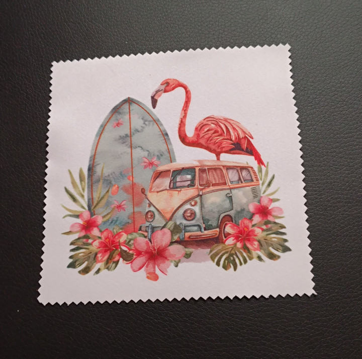 Lingette microfibre blanche illustrée d'un van vintage, d'une planche de surf et d'un flamant rose