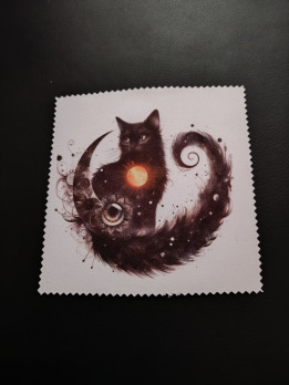 Lingette microfibre blanche à bords crantés avec illustration d'un chat noir mystique et croissant de lune