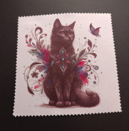 Lingette microfibre blanche ornée d'un chat sombre avec motifs floraux et un papillon