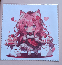 Lingette microfibre carrée illustrée d'un personnage chibi à oreilles de chat avec des gâteaux et deux chats blancs