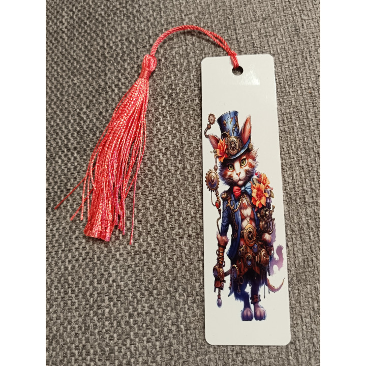 Marque-page illustré d'un chat en costume steampunk avec engrenages et pompon rouge