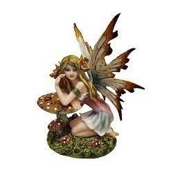 Fée devant  un champignon