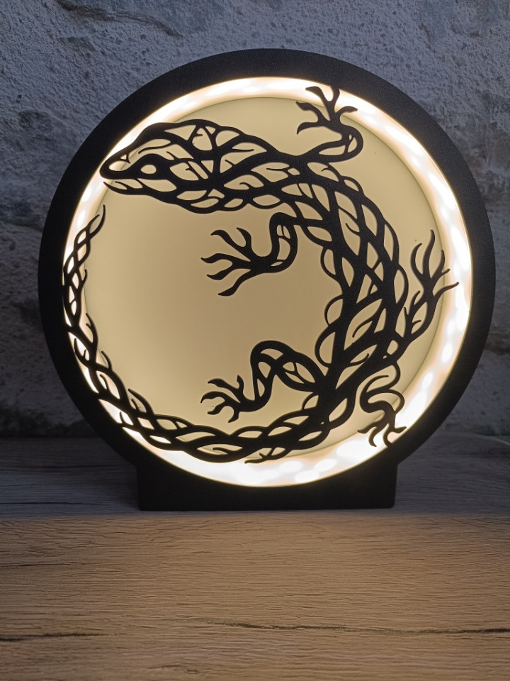 Lampe ronde silhouette de lézard ajouré - Chez Chlothi