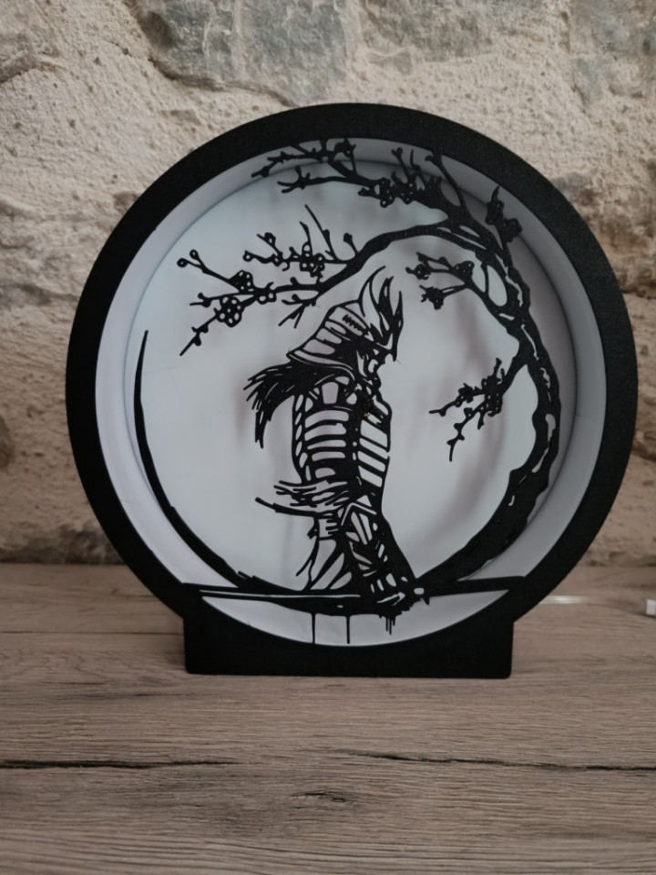 Veilleuse ronde guerrier samouraï en ombre - Chez Chlothi
