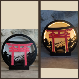 Lampe circulaire avec silhouette de porte torii rouge et paysage asiatique, montrée éteinte et allumée