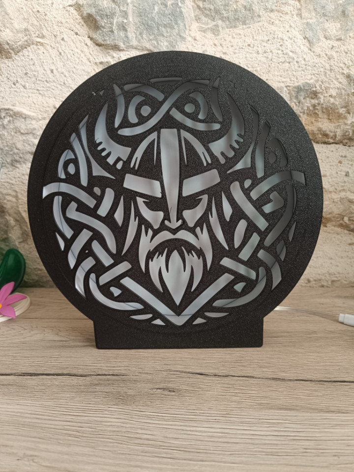 Lampe d'ambiance guerrier viking ajourée - Chez Chlothi