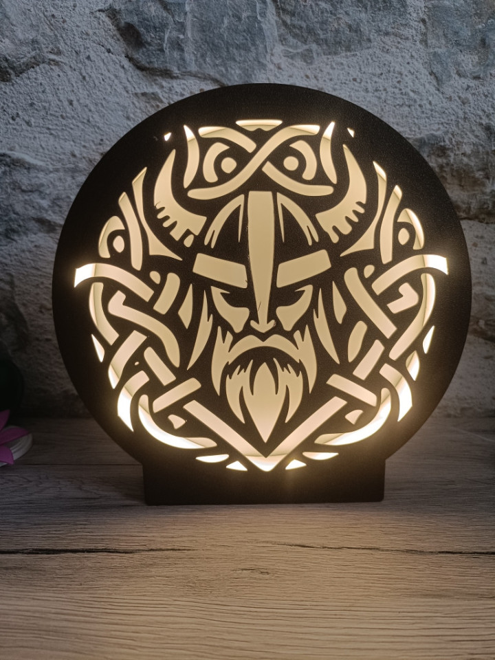 Lampe d'ambiance guerrier viking ajourée - Chez Chlothi