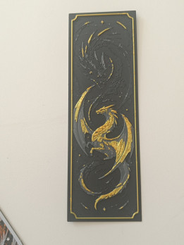 Plaque décorative rectangulaire en impression 3D avec motifs de dragons noirs et dorés