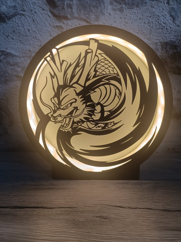 Lampe veilleuse ronde noire imprimée en 3D avec motif de dragon stylisé