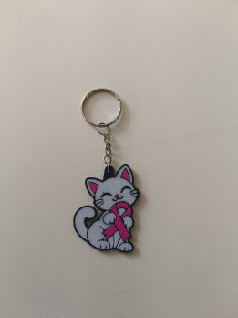 Porte-clés en impression 3D représentant un chat gris souriant tenant un ruban rose