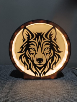 Veilleuse ronde grise en impression 3D avec silhouette ajourée de tête de loup