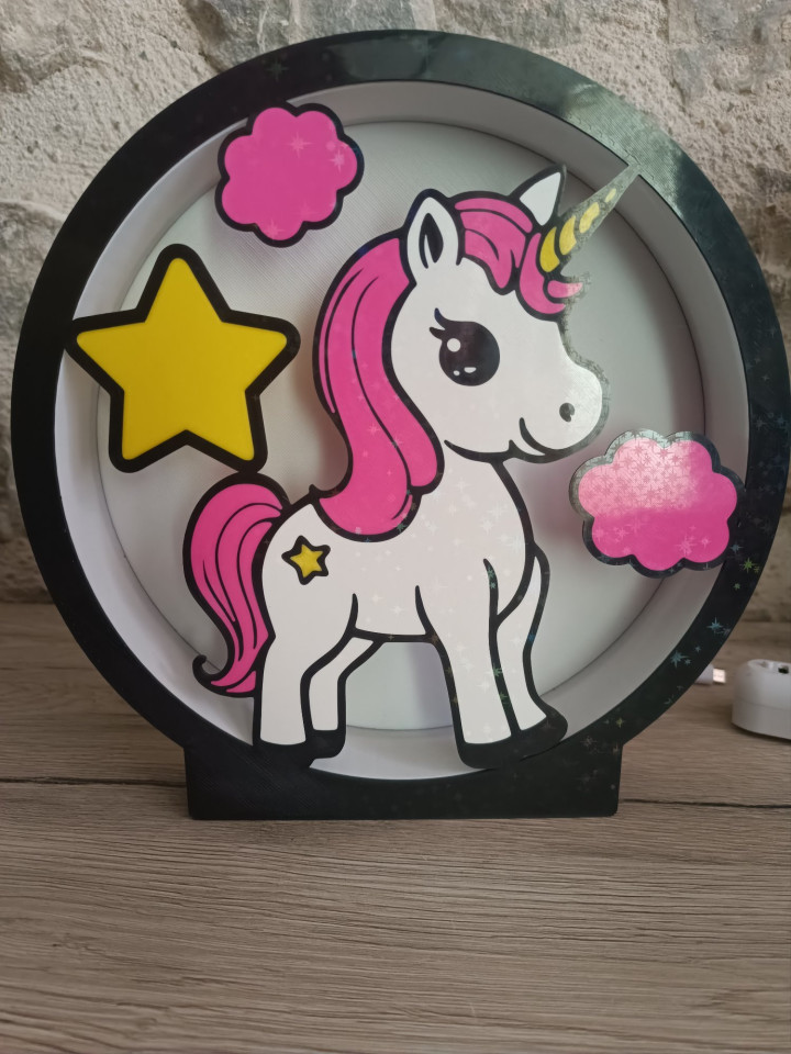Veilleuse ronde éclairée avec motif de licorne, étoile et nuages