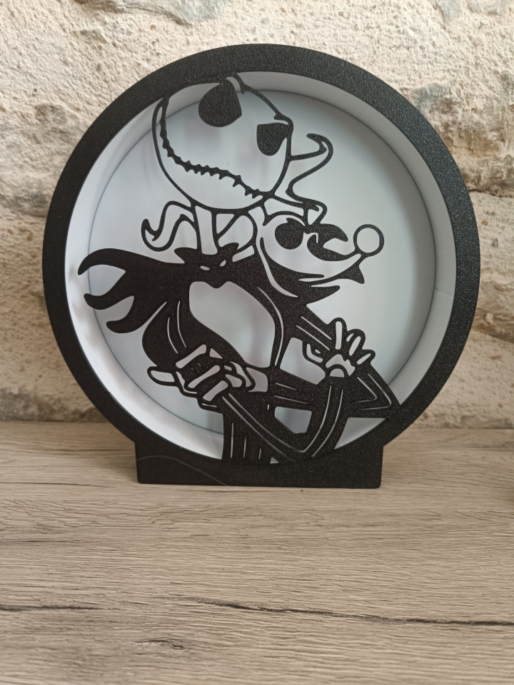 Veilleuse ronde noire imprimée en 3D avec silhouette d'un squelette souriant et de son chien fantôme